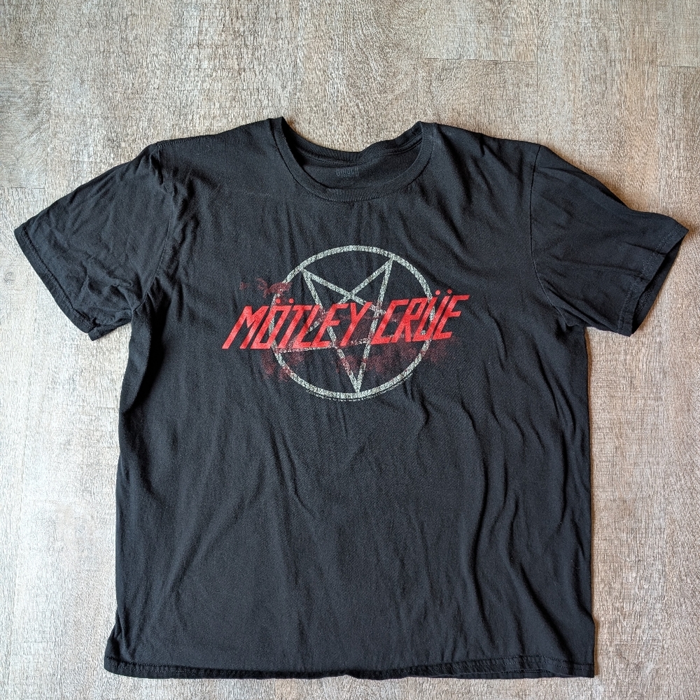 Motley Crue Women's Shout At The Devil Logo Tee Size Large